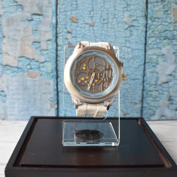 Preowned Fossil Women’s Watch | White Leather Strap | Classic Analog Timepiece main image 7